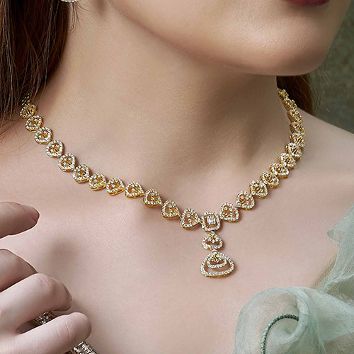 Elegant Necklace Set in Gold & Diamond